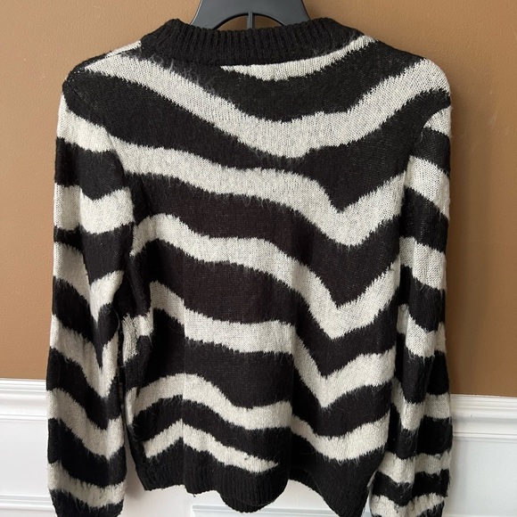 Who What Wear Zigzag Pattern Sweater in Black and Cream Size XL - Picture 4 of 6
